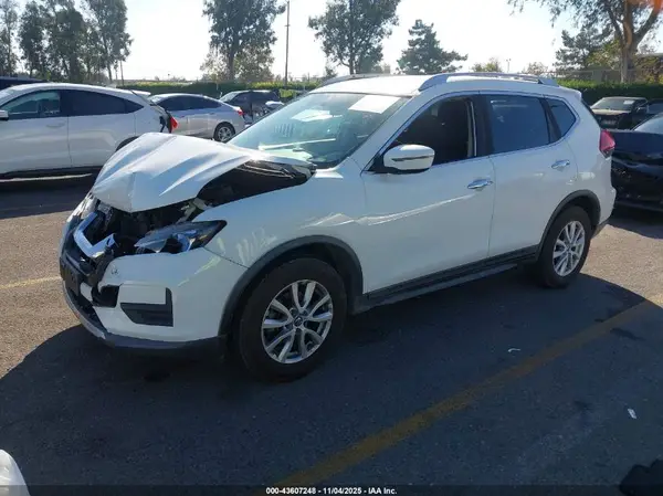 KNMAT2MT5HP588847 2017 NISSAN ROGUE - Image 2