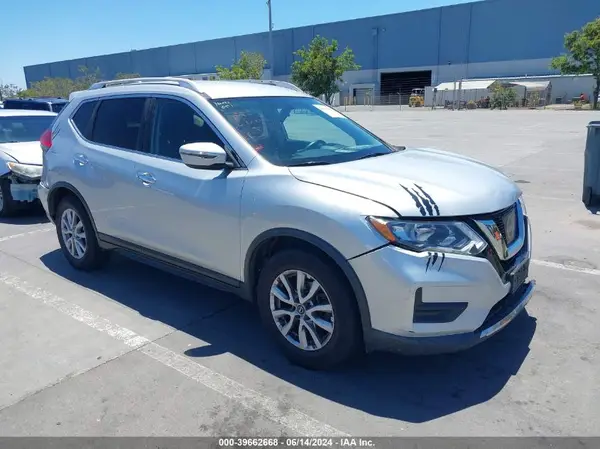 KNMAT2MT5HP588959 2017 NISSAN ROGUE - Image 1