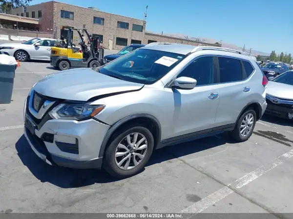 KNMAT2MT5HP588959 2017 NISSAN ROGUE - Image 2