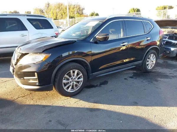 KNMAT2MT5HP589755 2017 NISSAN ROGUE - Image 2
