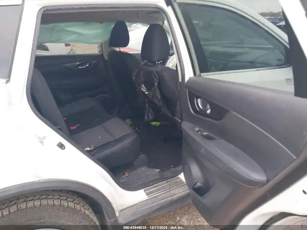 KNMAT2MT5HP592459 2017 NISSAN ROGUE - Image 8