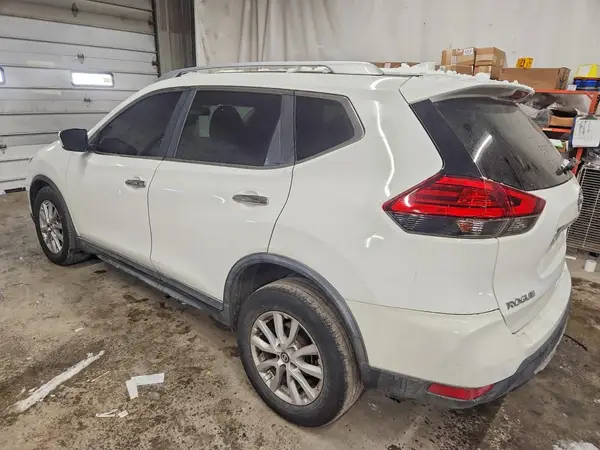 KNMAT2MT5HP593546 2017 NISSAN ROGUE - Image 2