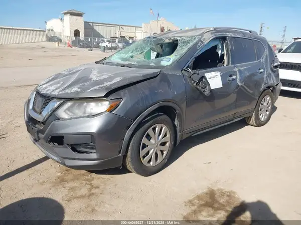 KNMAT2MT5HP593854 2017 NISSAN ROGUE - Image 2