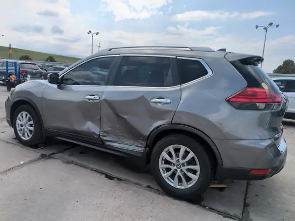 KNMAT2MT5HP597743 2017 NISSAN ROGUE - Image 2