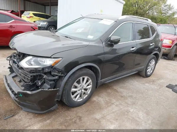 KNMAT2MT5HP600124 2017 NISSAN ROGUE - Image 2