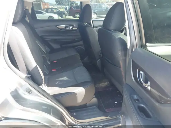 KNMAT2MT5HP606764 2017 NISSAN ROGUE - Image 8