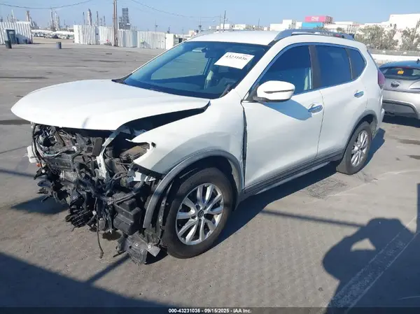 KNMAT2MT5HP607042 2017 NISSAN ROGUE - Image 2