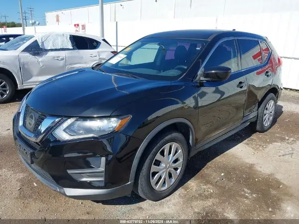KNMAT2MT5HP607607 2017 NISSAN ROGUE - Image 2