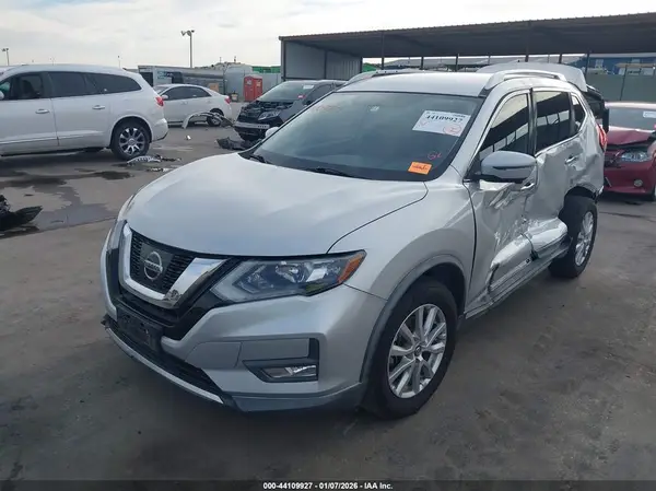 KNMAT2MT5HP607624 2017 NISSAN ROGUE - Image 2