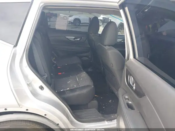 KNMAT2MT5HP607624 2017 NISSAN ROGUE - Image 8
