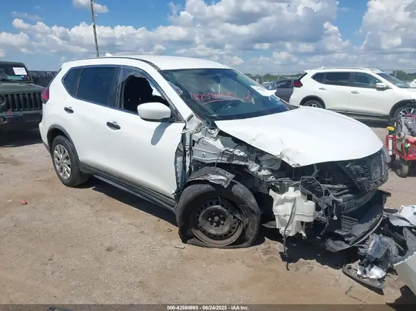 KNMAT2MT5HP607798 2017 NISSAN ROGUE - Image 1