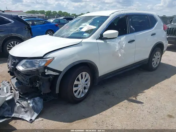 KNMAT2MT5HP607798 2017 NISSAN ROGUE - Image 2