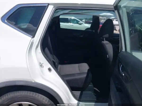 KNMAT2MT5HP607798 2017 NISSAN ROGUE - Image 8