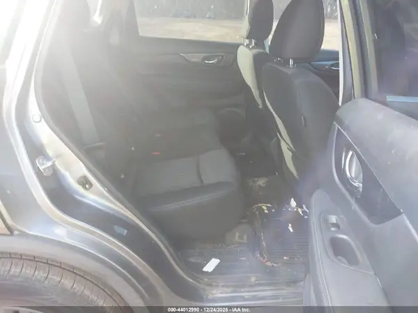 KNMAT2MT5HP609485 2017 NISSAN ROGUE - Image 8