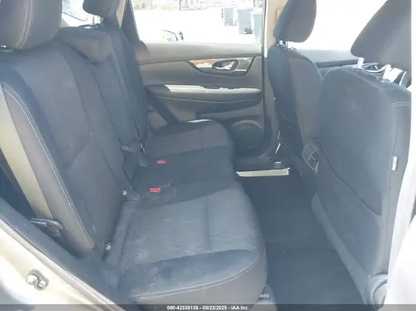 KNMAT2MT5HP613813 2017 NISSAN ROGUE - Image 8