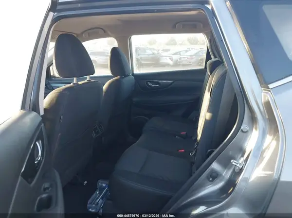 KNMAT2MT5HP615965 2017 NISSAN ROGUE - Image 8
