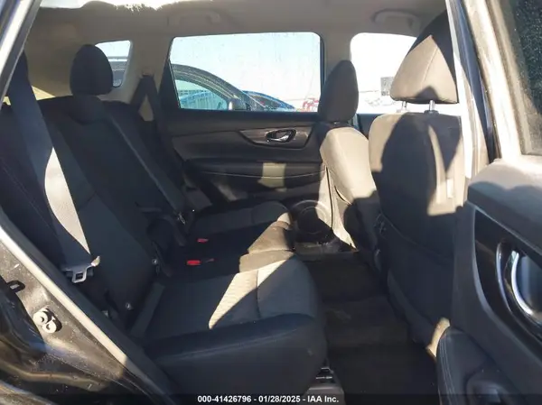 KNMAT2MT5HP617814 2017 NISSAN ROGUE - Image 8