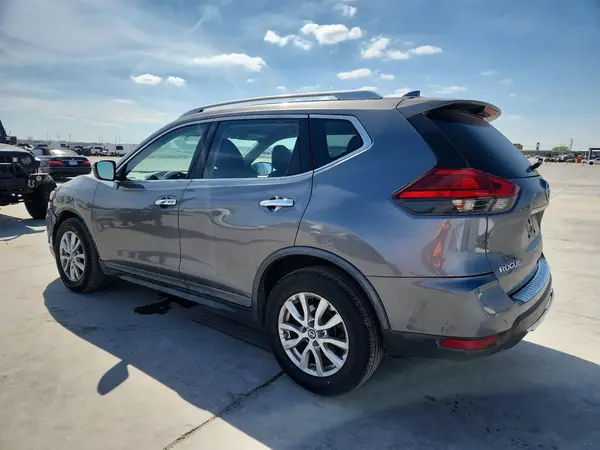KNMAT2MT5HP618154 2017 NISSAN ROGUE - Image 2