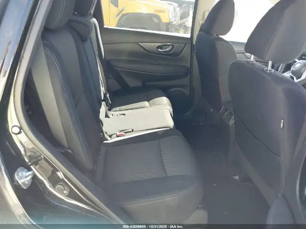 KNMAT2MT5JP502328 2018 NISSAN ROGUE - Image 8