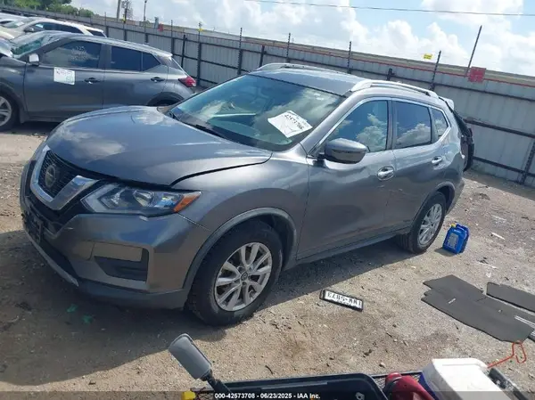 KNMAT2MT5JP504662 2018 NISSAN ROGUE - Image 2