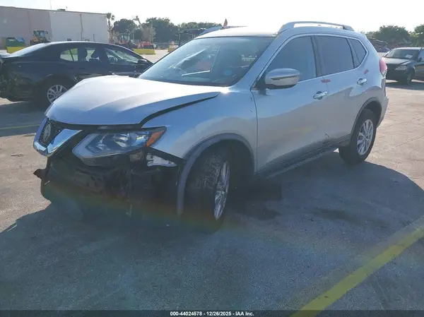 KNMAT2MT5JP505097 2018 NISSAN ROGUE - Image 2