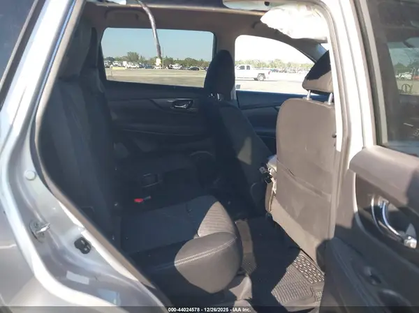 KNMAT2MT5JP505097 2018 NISSAN ROGUE - Image 8