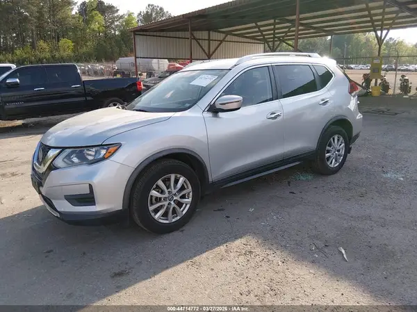 KNMAT2MT5JP510722 2018 NISSAN ROGUE - Image 2