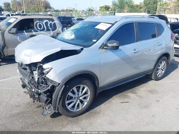 KNMAT2MT5JP511451 2018 NISSAN ROGUE - Image 2