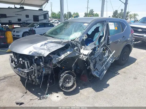 KNMAT2MT5JP517976 2018 NISSAN ROGUE - Image 2