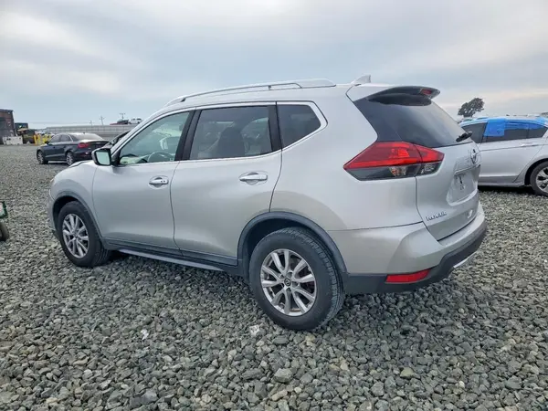 KNMAT2MT5JP518366 2018 NISSAN ROGUE - Image 2