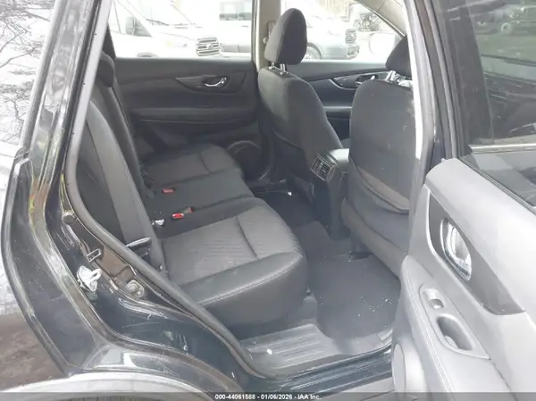 KNMAT2MT5JP522918 2018 NISSAN ROGUE - Image 8