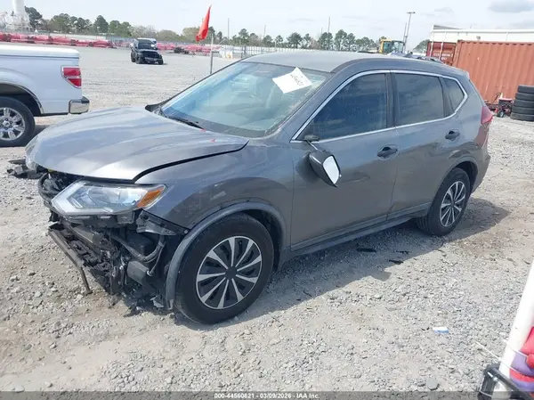 KNMAT2MT5JP531621 2018 NISSAN ROGUE - Image 2