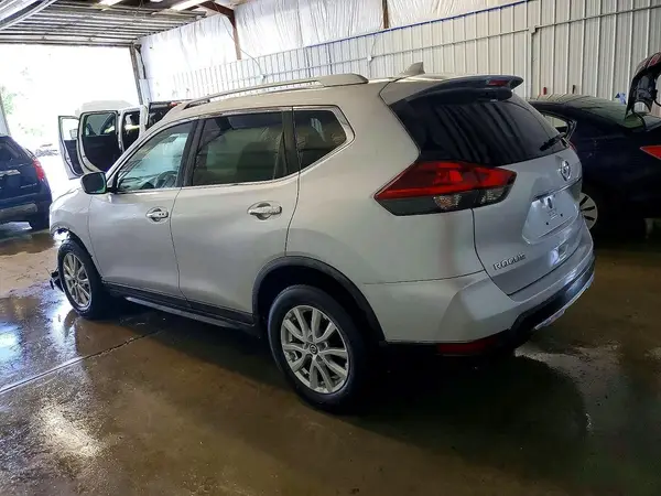 KNMAT2MT5JP533028 2018 NISSAN ROGUE - Image 2