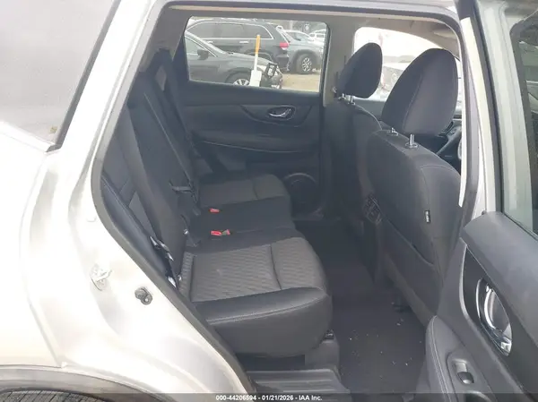 KNMAT2MT5JP553943 2018 NISSAN ROGUE - Image 8