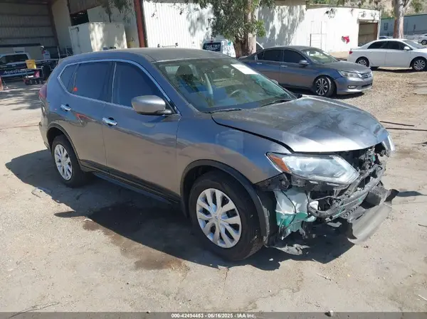 KNMAT2MT5JP555305 2018 NISSAN ROGUE - Image 1