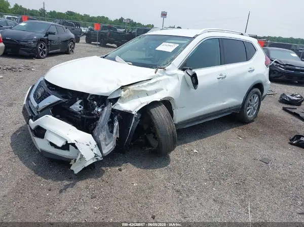 KNMAT2MT5JP571410 2018 NISSAN ROGUE - Image 2