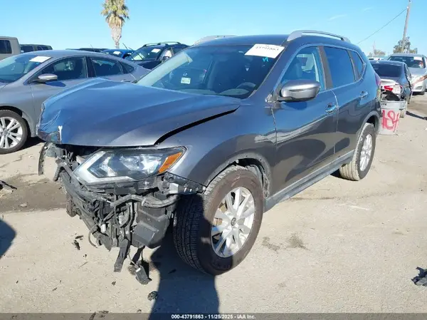 KNMAT2MT5JP579040 2018 NISSAN ROGUE - Image 2