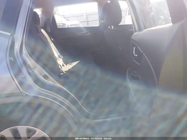 KNMAT2MT5JP581614 2018 NISSAN ROGUE - Image 8