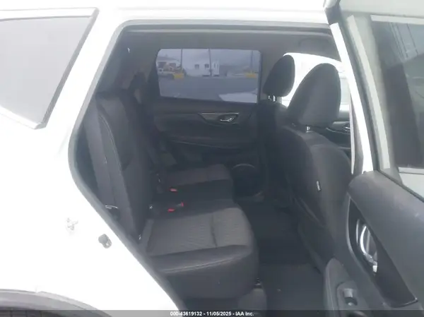 KNMAT2MT5JP583444 2018 NISSAN ROGUE - Image 8