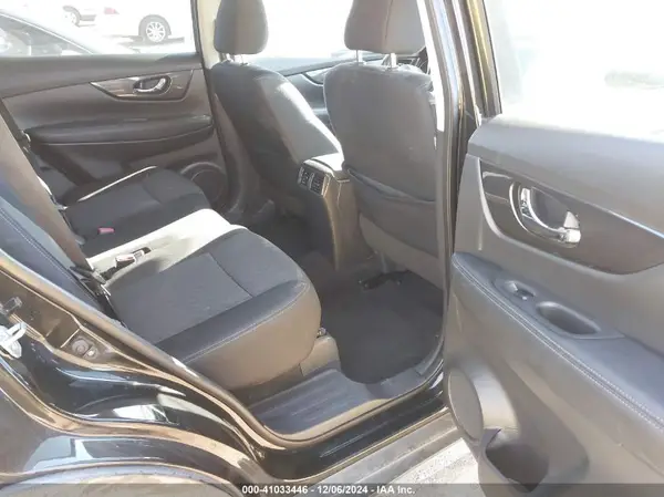 KNMAT2MT5JP584819 2018 NISSAN ROGUE - Image 8