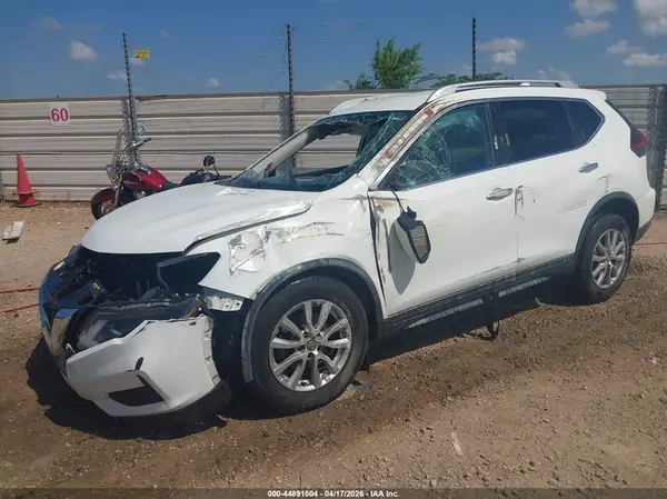 KNMAT2MT5JP592354 2018 NISSAN ROGUE - Image 2