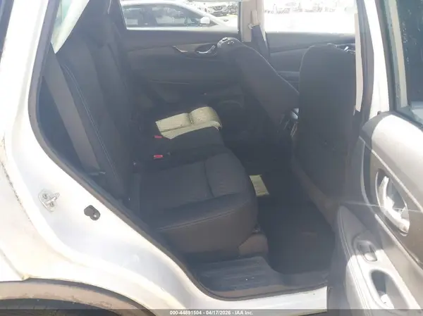 KNMAT2MT5JP592354 2018 NISSAN ROGUE - Image 8