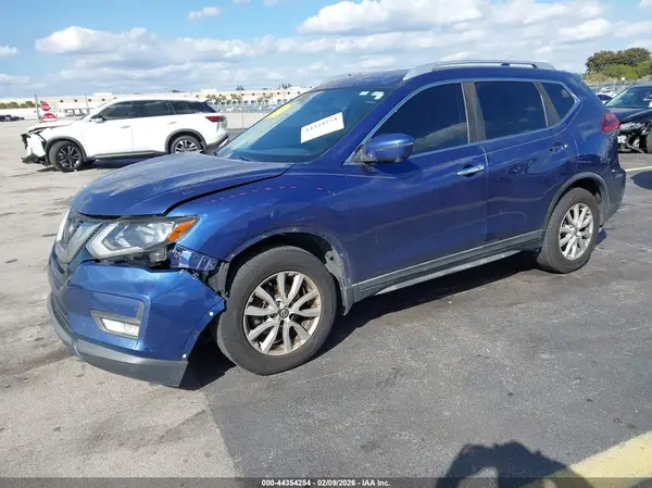 KNMAT2MT5JP596839 2018 NISSAN ROGUE - Image 2