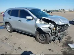 KNMAT2MT5JP598526 2018 NISSAN ROGUE