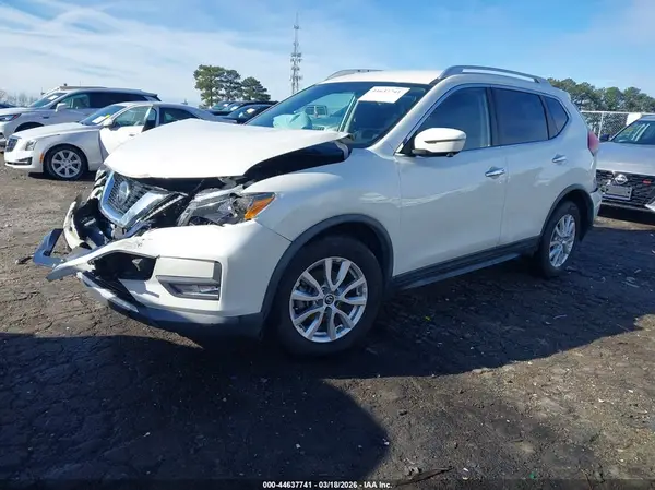 KNMAT2MT5JP603157 2018 NISSAN ROGUE - Image 2