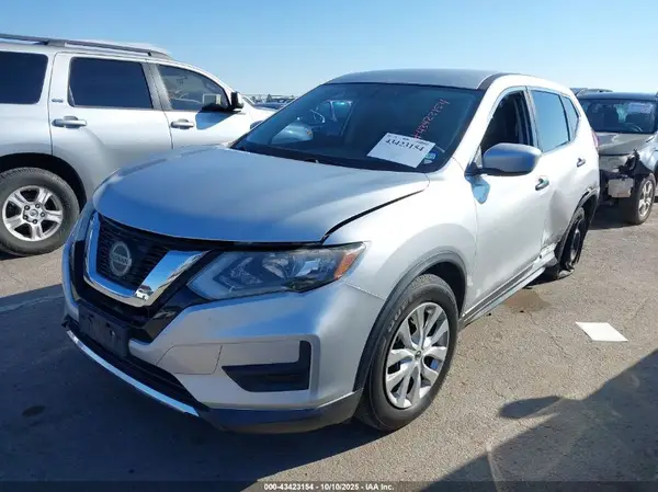 KNMAT2MT5JP603885 2018 NISSAN ROGUE - Image 2