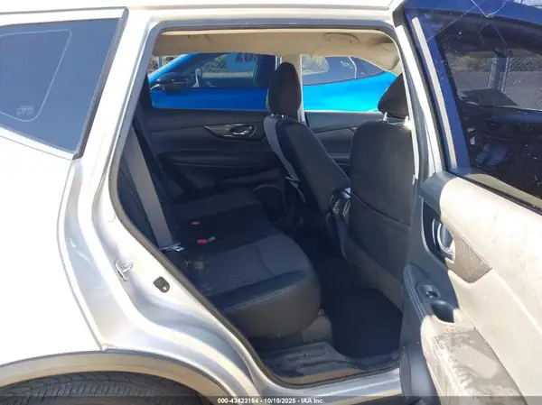KNMAT2MT5JP603885 2018 NISSAN ROGUE - Image 8