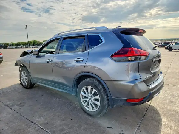 KNMAT2MT5JP605877 2018 NISSAN ROGUE - Image 2
