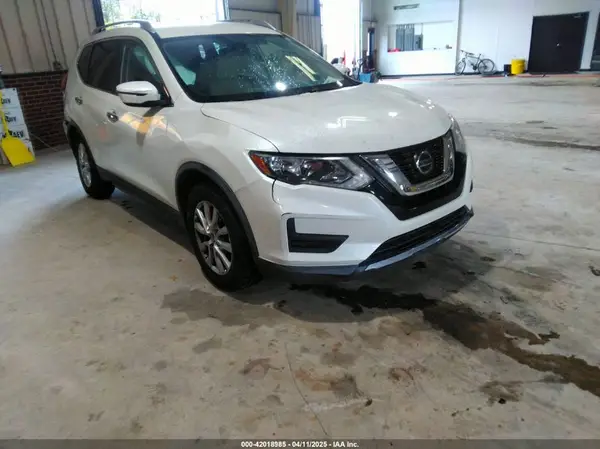 KNMAT2MT5JP607760 2018 NISSAN ROGUE - Image 1