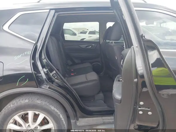 KNMAT2MT5JP621349 2018 NISSAN ROGUE - Image 8